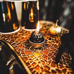 Pienet mustat halloween kurpitsa kynttilät kulta-glitterillä, 3 kpl.