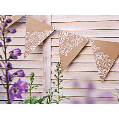 Koristeviiri kartongista, valkoisella pitsikuviolla.