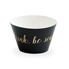 Tyylikäs kuppikakkukääre Halloween juhliin! Mustat kääreet jossa kultaisilla kirjaimilla lukee "eat, drink, be scary!" 