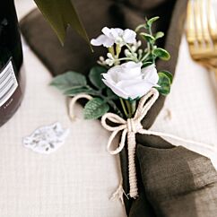 Dukningsdekoration - Vita blommor, 12,5cm