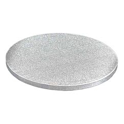 Kauniisti kimalteleva hopeinen kakkualusta.