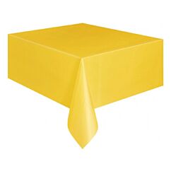 Keltainen muovinen pöytäliina, 137 x 274 cm.