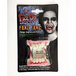 Blodiga vampyrtänder